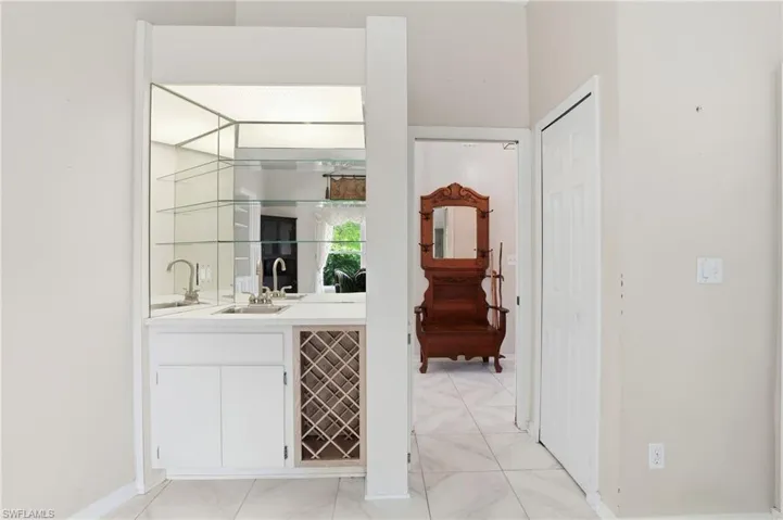 940 10th St Se, Naples, Florida 34117