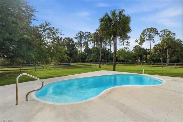940 10th St Se, Naples, Florida 34117