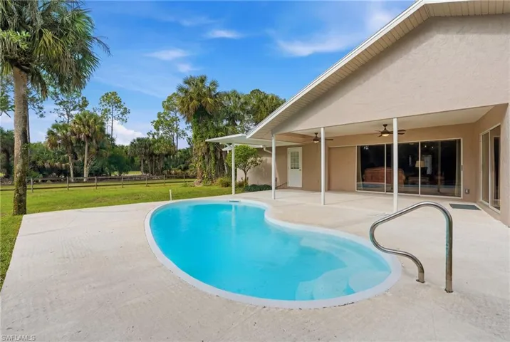 940 10th St Se, Naples, Florida 34117