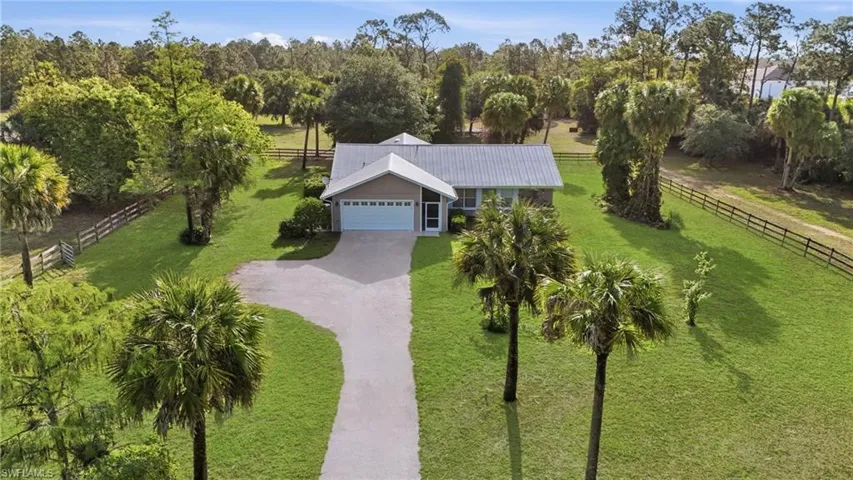 940 10th St Se, Naples, Florida 34117