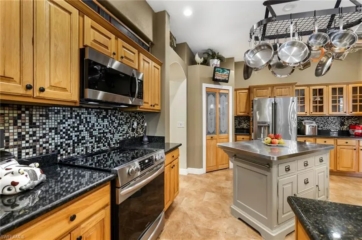 A beautiful glass tile back splash throughout the kitchen