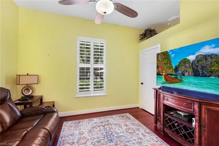 1 of the 3 guest bedrooms
