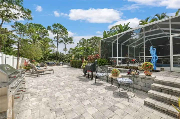 Talk about outdoor entertaining! This adds a whole new dimension that most homes just don't have