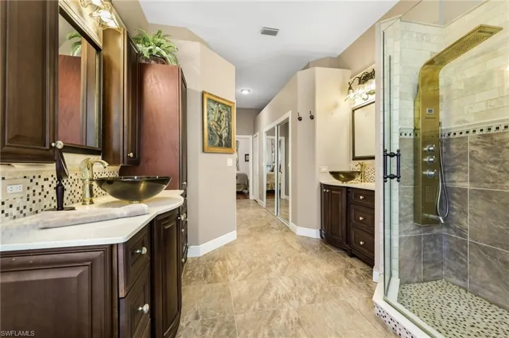 Get ready for a blast of water! The multiple shower head set-up leaves no one dry!