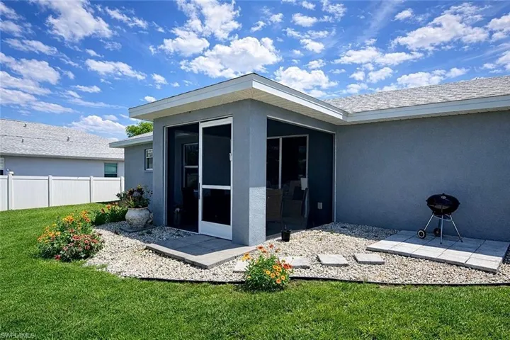 2804 NE 2nd  PL, Cape Coral, FL 33909