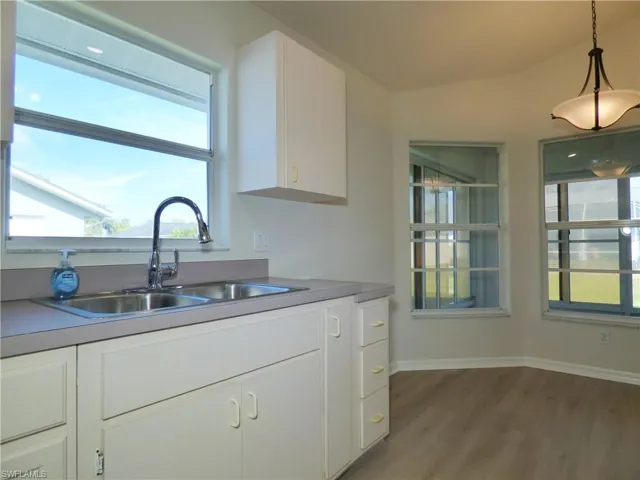 Kitchen/Dining Nook