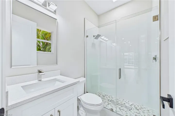 Guest bath 2 with pool/lanai access