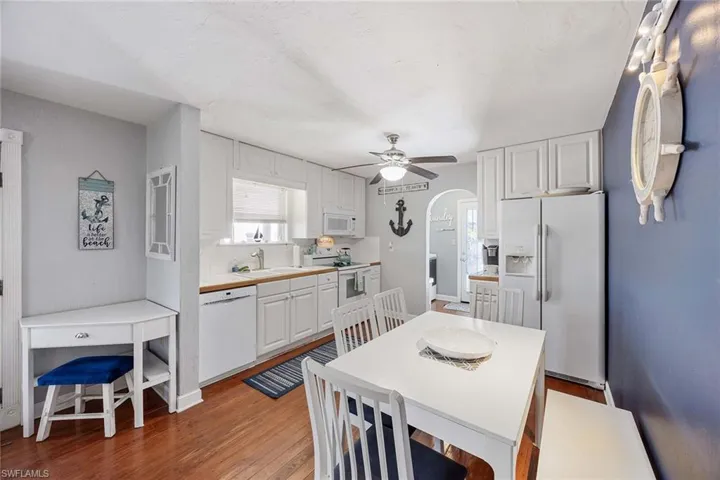 547 101st Ave N, Naples, Florida 34108