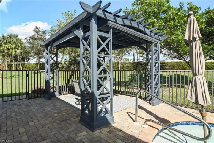 9236  Woodhurst  DR, Naples, FL 34120