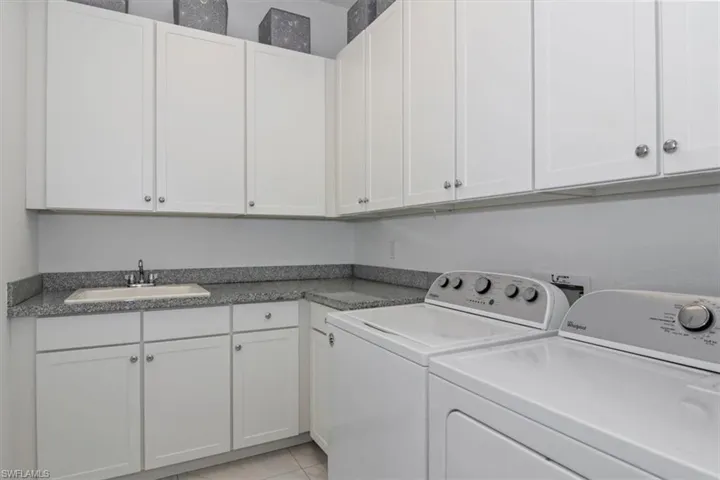 9236  Woodhurst  DR, Naples, FL 34120