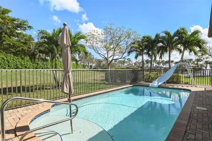 9236  Woodhurst  DR, Naples, FL 34120