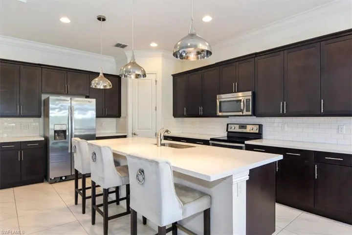 9236  Woodhurst  DR, Naples, FL 34120