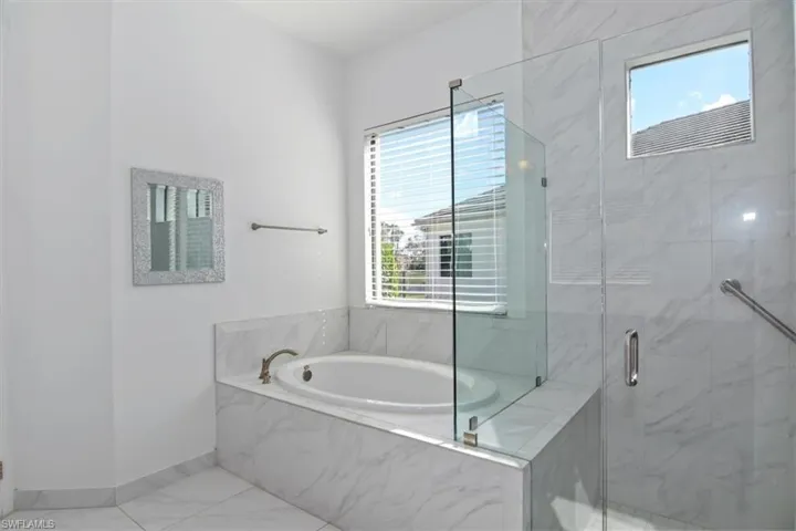 9236  Woodhurst  DR, Naples, FL 34120