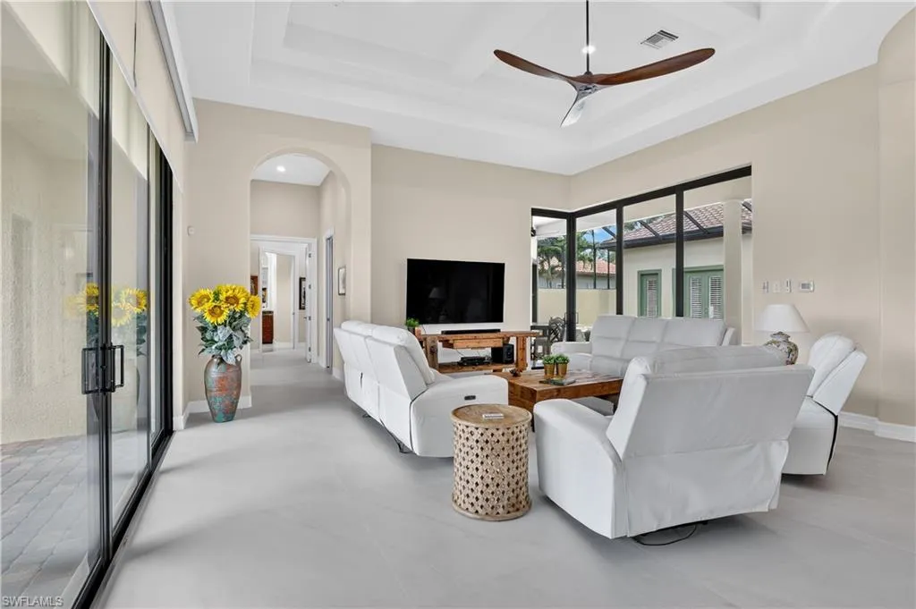 6528 Costa CIR, Naples, FL 34113,225051017