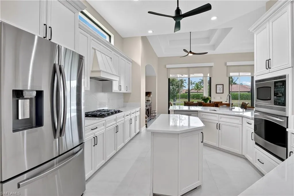 6528 Costa CIR, Naples, FL 34113,225051017