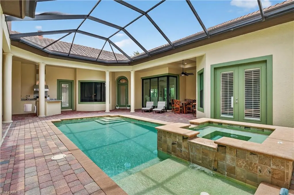 6528 Costa CIR, Naples, FL 34113,225051017