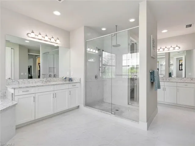 Hers and His shower entrance