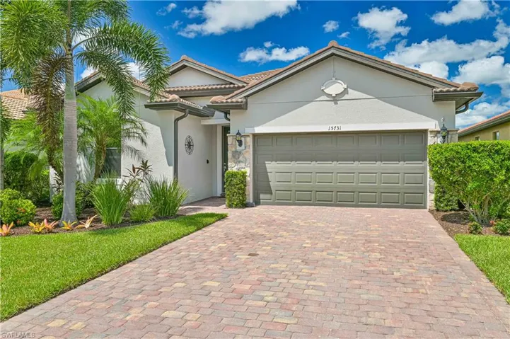 View of front facade with a garage and a front yard