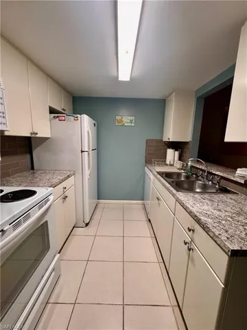 12658 Kenwood Ln B, Fort Myers, Florida 33907