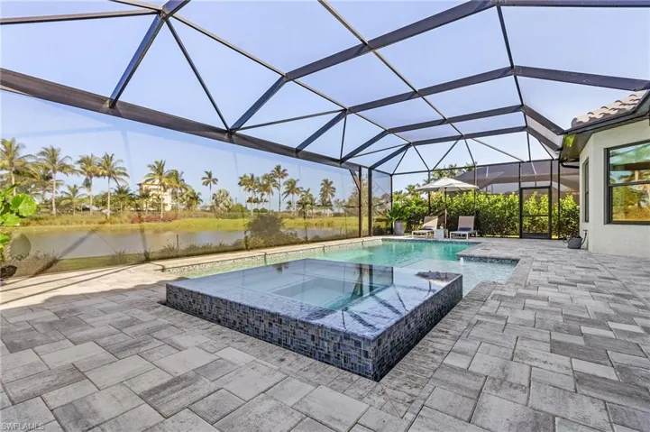 Beautiful zero edge spa, beautiful pool