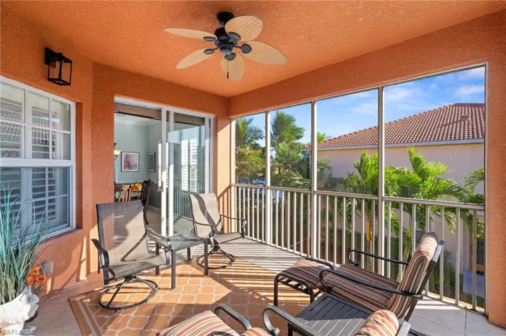 Sunroom with ceiling fan