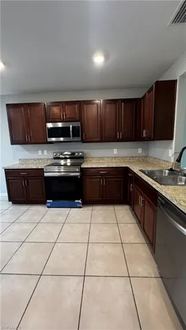 2913 65th St W, Lehigh Acres, Florida 33971