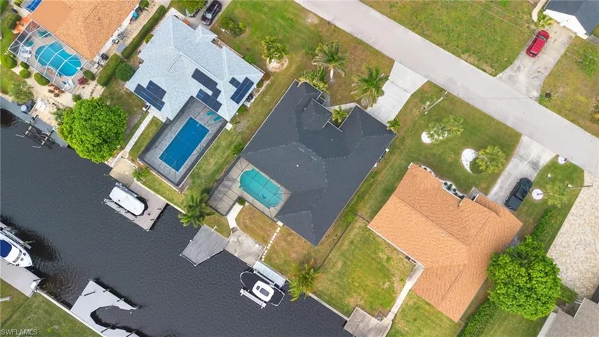 Birds eye view of property