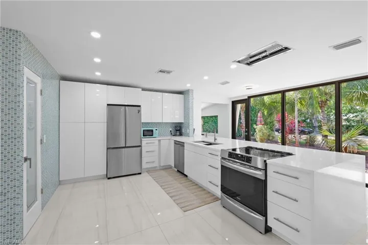 1294  Michigan  AVE, Naples, FL 34103