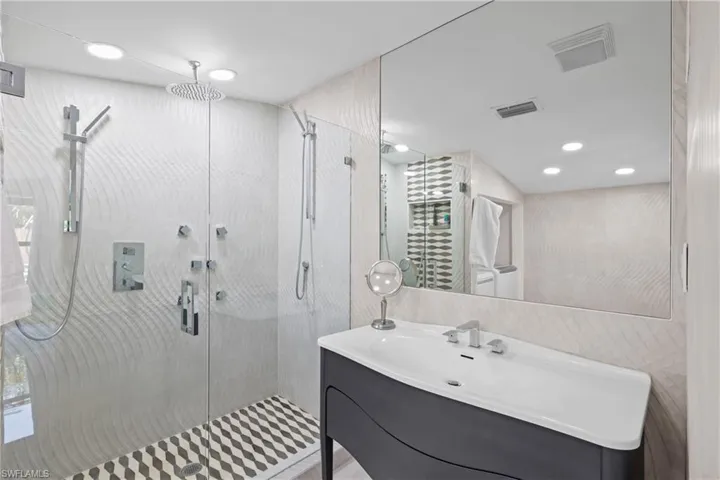 1294  Michigan  AVE, Naples, FL 34103