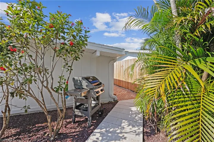 1294  Michigan  AVE, Naples, FL 34103