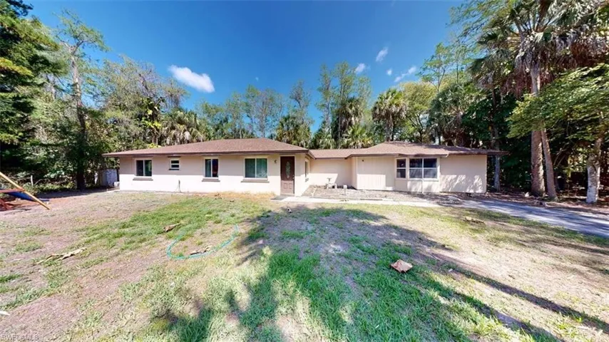 Single story 4/3 home with in-law suite