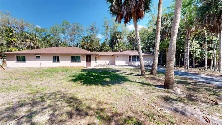View of front of property featuring a front lawn