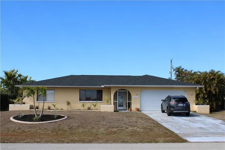 Ranch-style home featuring stucco siding, driveway, a garage, and roof with shingles