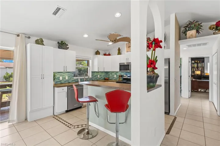 4125 SW 7th AVE, CAPE CORAL FL 33914
