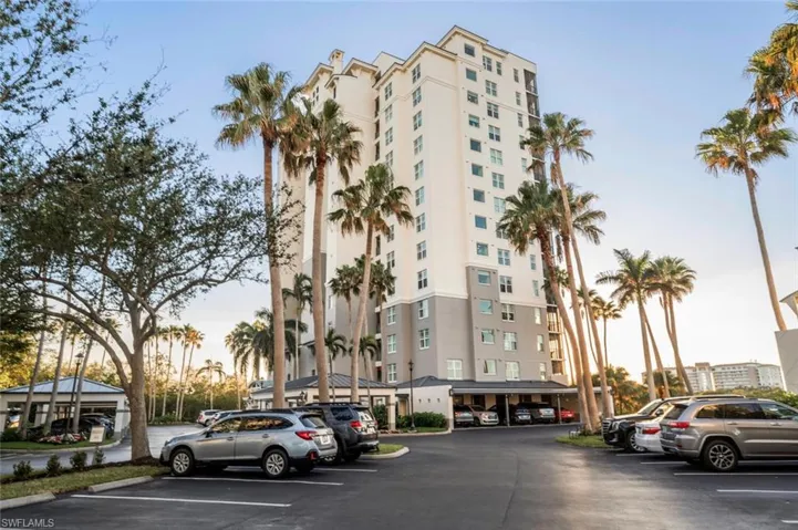 420  Cove Tower  DR, Naples, FL 34110