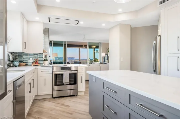 420  Cove Tower  DR, Naples, FL 34110