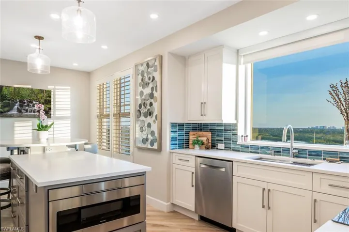 420  Cove Tower  DR, Naples, FL 34110