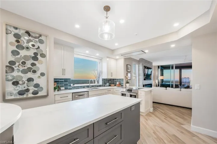 420  Cove Tower  DR, Naples, FL 34110