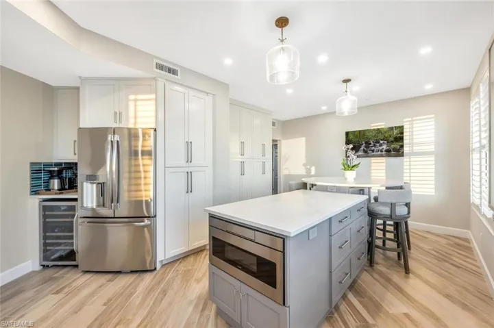 420  Cove Tower  DR, Naples, FL 34110