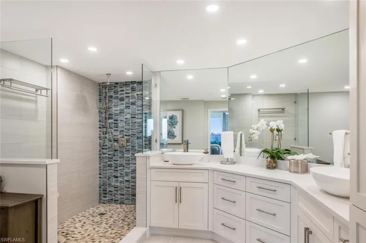 420  Cove Tower  DR, Naples, FL 34110