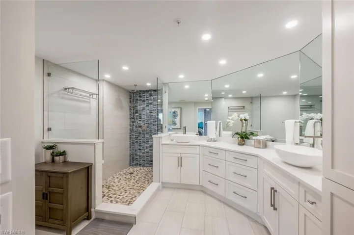 420  Cove Tower  DR, Naples, FL 34110