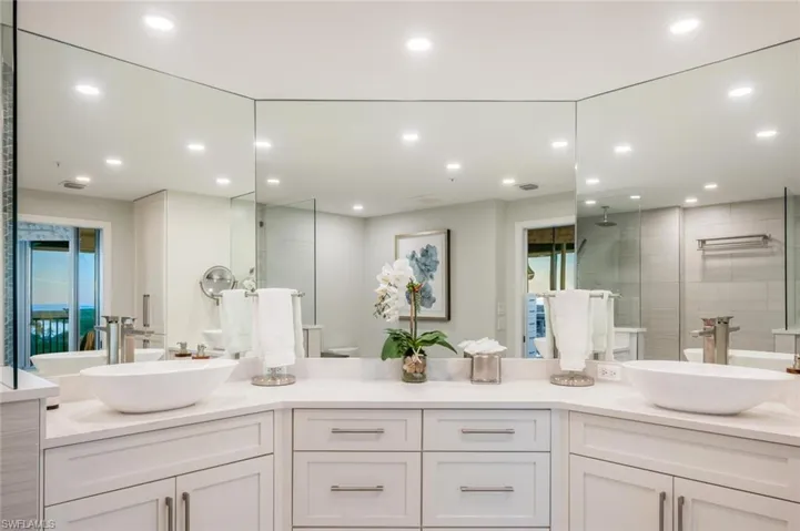 420  Cove Tower  DR, Naples, FL 34110