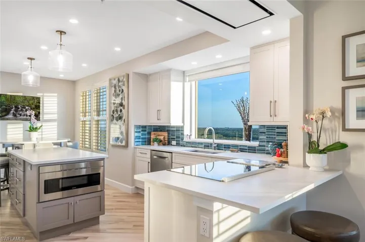 420  Cove Tower  DR, Naples, FL 34110