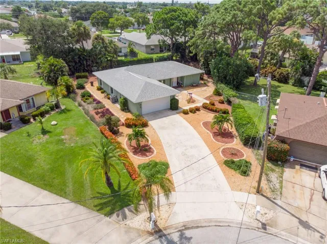 5862  Ginsberg  CT, North Fort Myers, FL 33903