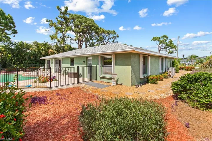 5862  Ginsberg  CT, North Fort Myers, FL 33903