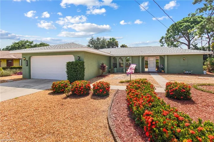 5862  Ginsberg  CT, North Fort Myers, FL 33903