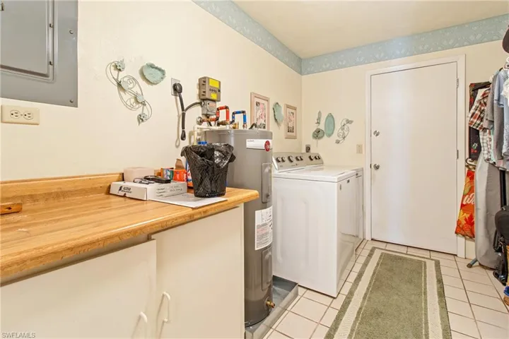 5862  Ginsberg  CT, North Fort Myers, FL 33903