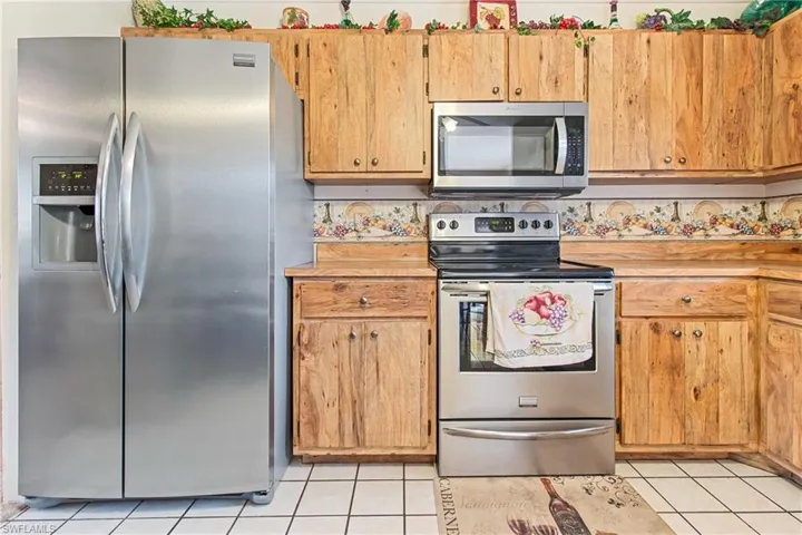 5862  Ginsberg  CT, North Fort Myers, FL 33903