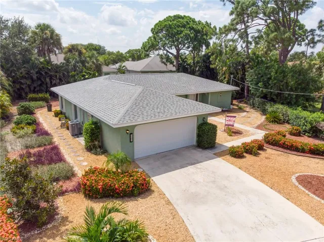 5862  Ginsberg  CT, North Fort Myers, FL 33903