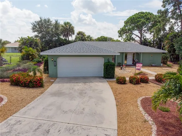 5862  Ginsberg  CT, North Fort Myers, FL 33903
